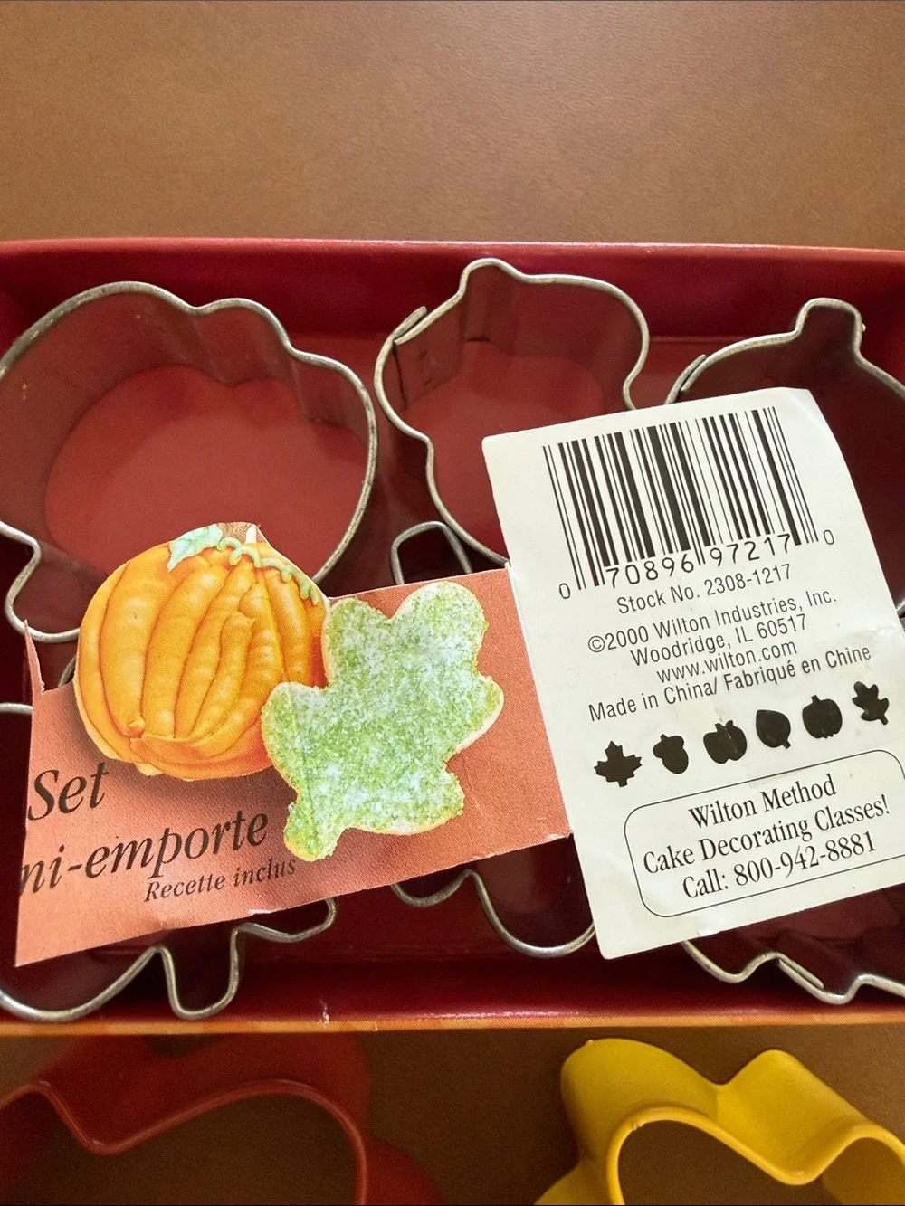 Autumn Leaf Cutters: 2 large leaves, 2 acorns, 2 sets of 6 each minis